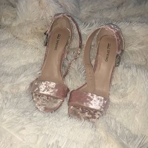 Light pink velvet heels💕👠